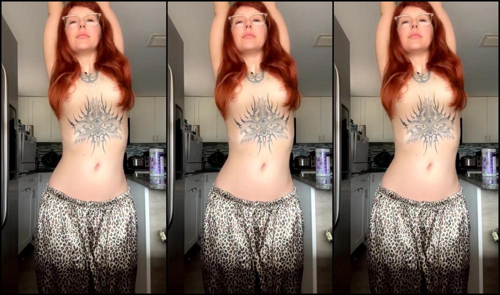 Onlyfans joins Kay and Riannekeene in a steamy femdom session - Happy Monday!