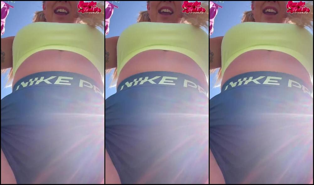 Emily Walters enjoys dominating her sub with her feet and onlyfans video