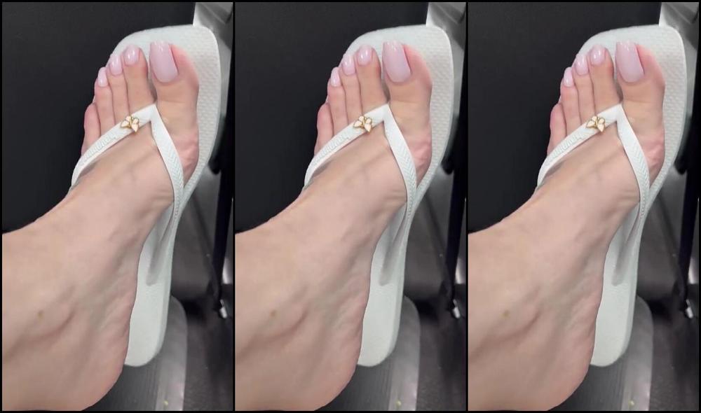 Goddess Grazi's Uber Arrival: Onlyfans Video Featuring Her Feet & Her Dominant Body