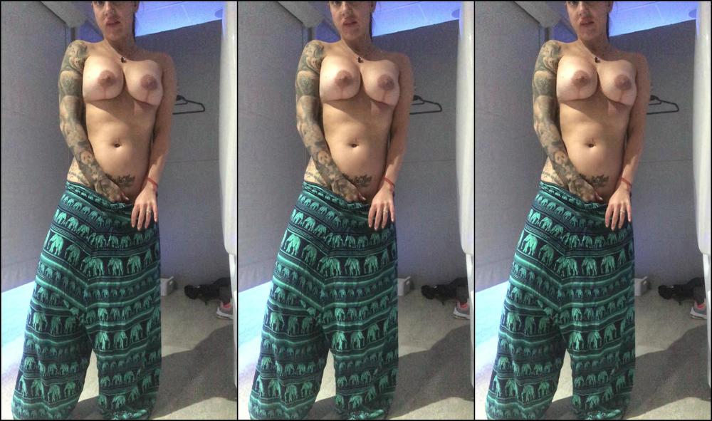 "SuzieLove212" amateur, nudity/naked, public nudity, public outdoor, pussy play EXTREME RISK Door Open Tanning Bed CCTV Manyvids