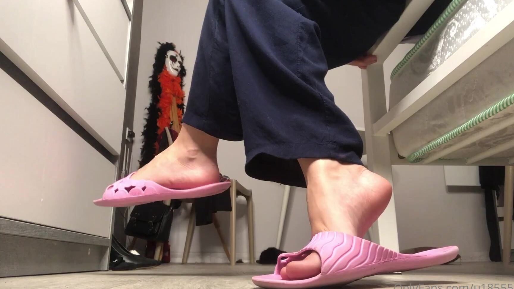 Watch Onlyfans Video Dangling Slippers with kathrynne Feetgoddess