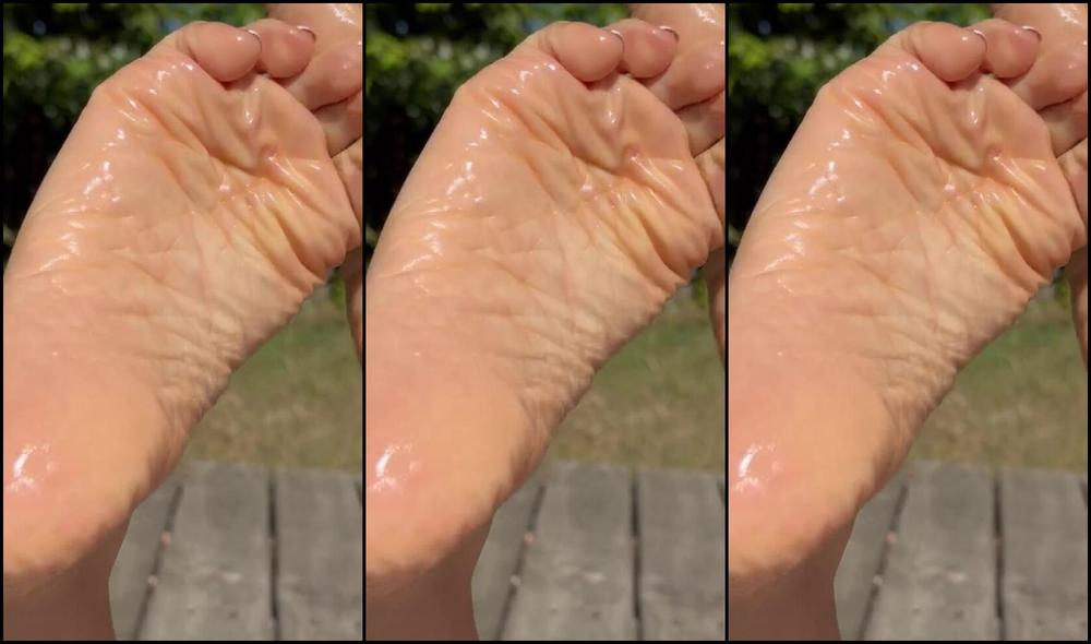 Joyfullfeet Nicknamed Joyfullfeet 10 02 2024 Onlyfans Video It Was So Sunny That I Couldnt Resist To Get The Sun On My Soles With