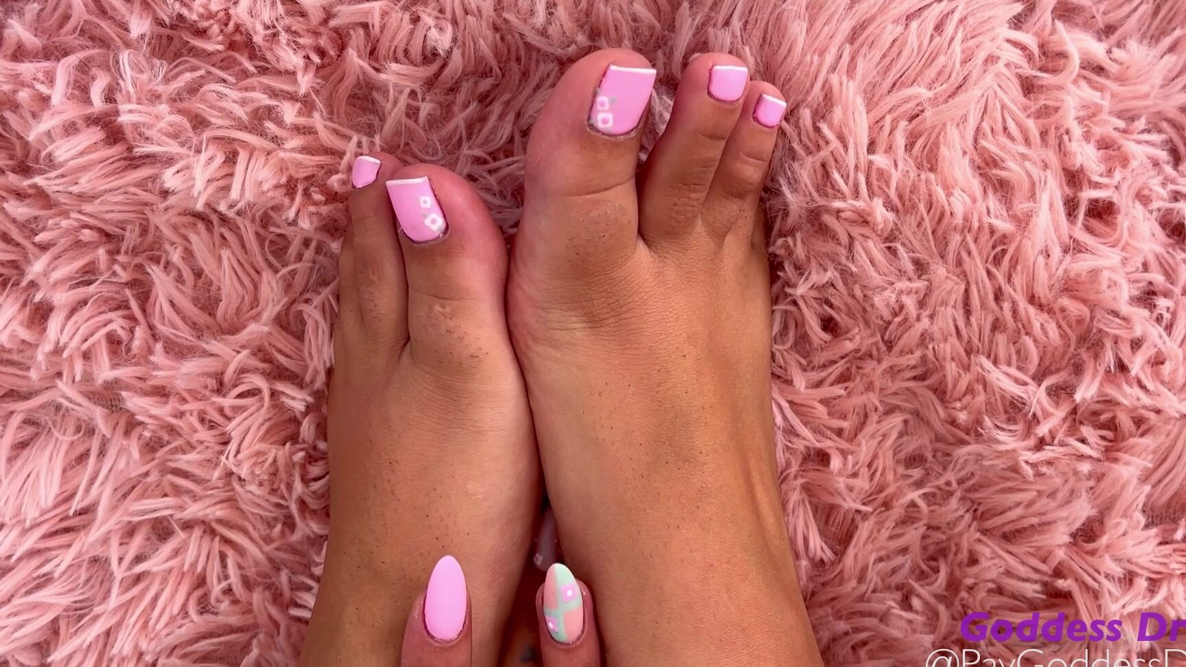 "GoddessDri" foot fetish, mesmerize, mind fuck, moaning fetish, toe wiggling Wiggly Toes Manyvids