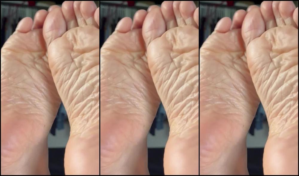 Joyfullfeet Nicknamed Joyfullfeet 05 14 2025 Onlyfans Video What Could Be A Better Snack Honestly