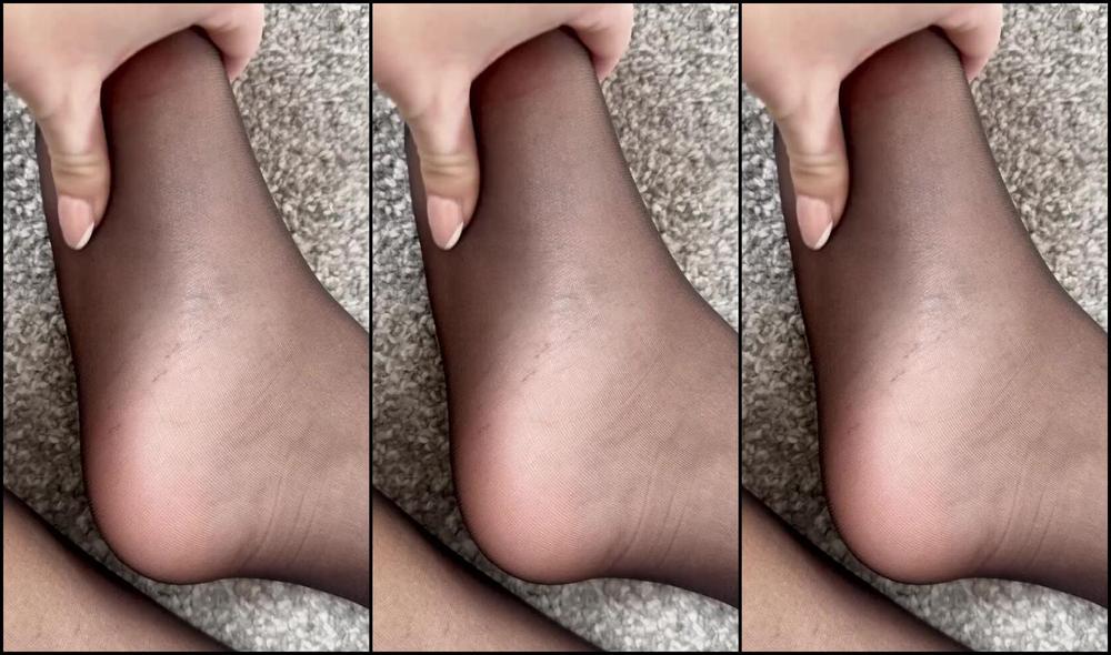 Emily Walters dominates onlyfans with her feet and hotwife attitude