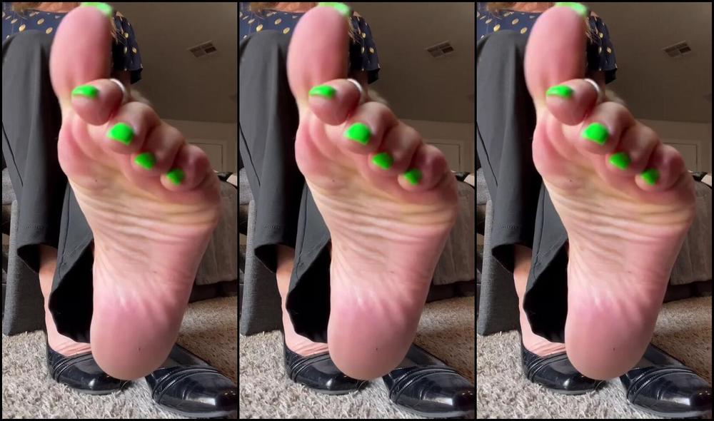 Wonderfeetwoman Nicknamed Wonderfeetwoman 03 30 2025 Onlyfans Video First Thing I Like To Do When I Return Home From Church Take Off These Flats