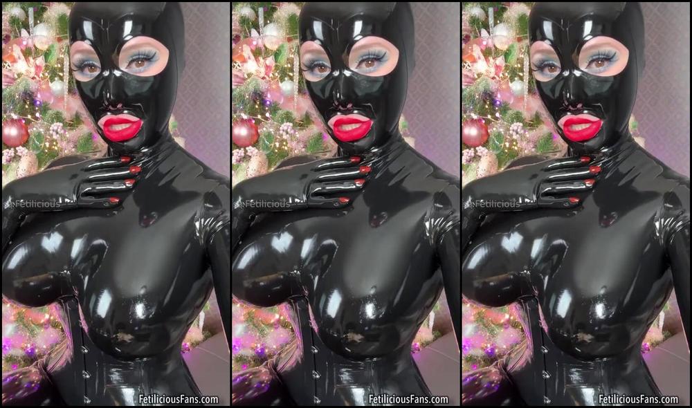 Miss Fetilicious shows her love for Nick named Mfetilicious by giving him a Merry Christmas