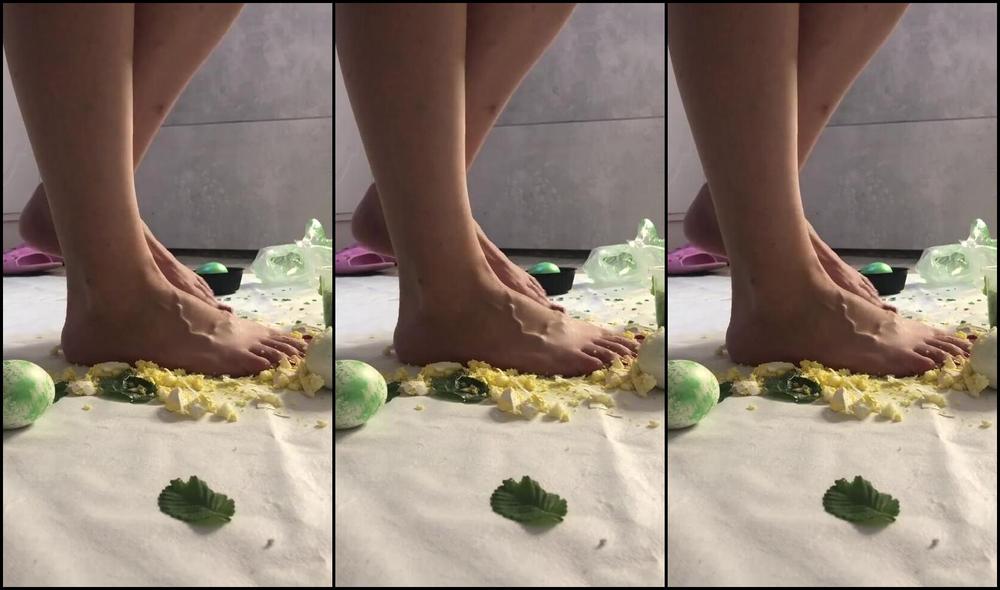 Kathrynne Feetgoddess's Onlyfans video - femdom mistress crushes her feet with Eggs & Onlyfans