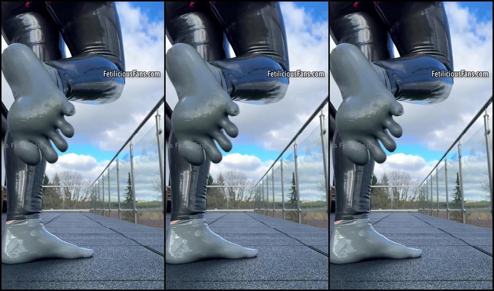 Miss Fetilicious gets her feet cleaned and needs a new man in her life - OnlyFans Video