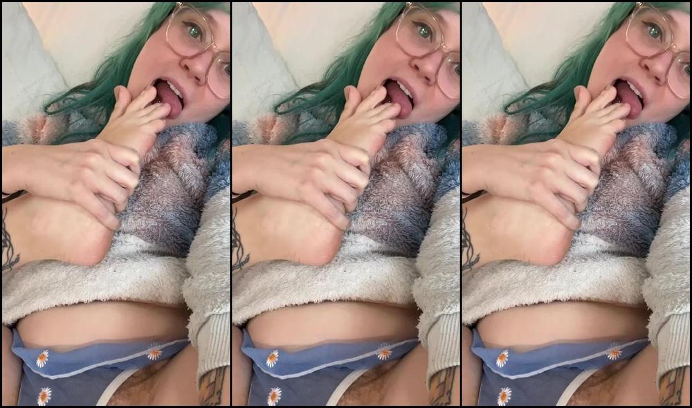 Heidiv Nicknamed Heidiv 10 03 2024 Onlyfans Video Yummy Yummy Toesteasevideo Feet Toes Licking Sucking