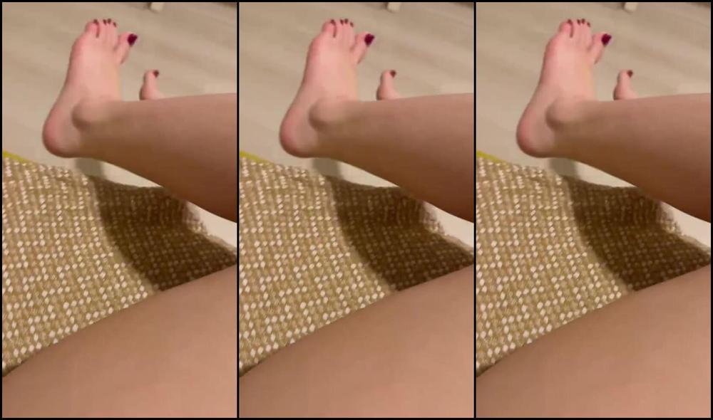 Onlyfans Princessdoga humiliates her submissive with feet play and humiliation