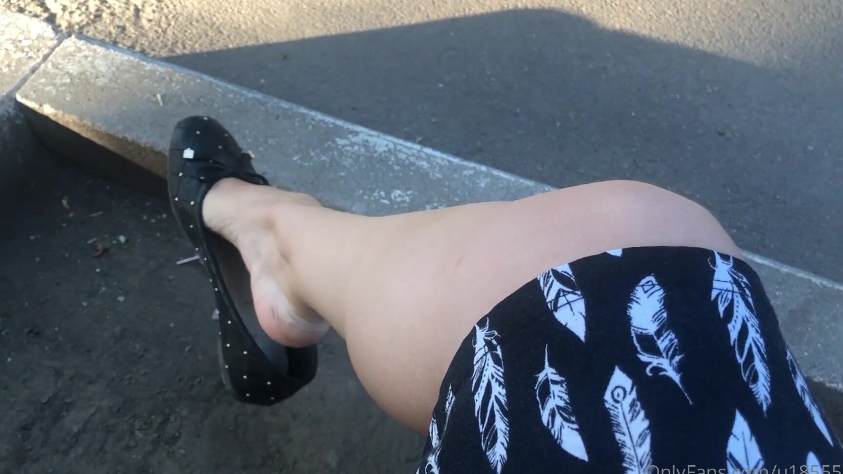 Kathrynne Feetgoddess shows off her ballet skills in Onlyfans Video Dangling Ballet Flats