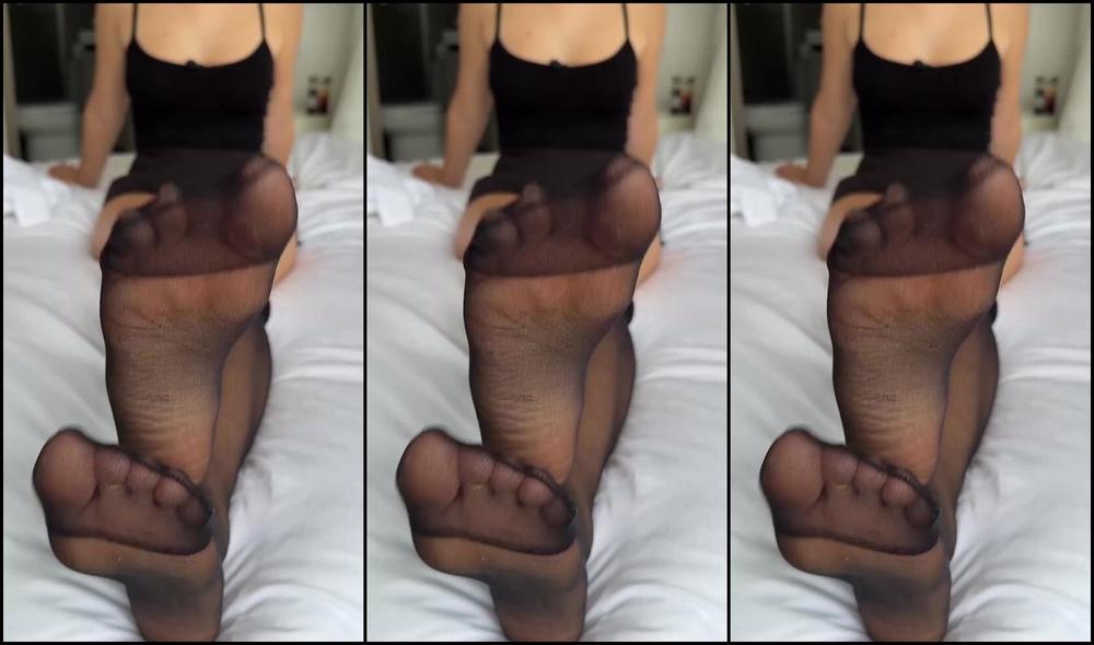 Goddess Evelyn Nicknamed Its Evee2 08 15 2025 Onlyfans Video Nylon You Were Just Waiting For The Moment I Slipped These Pantyhose Off And You