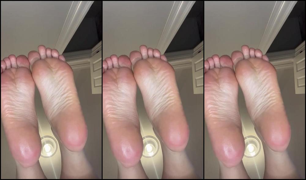 Alice Olsson Nicknamed Aliceexolsson 11 25 2024 Onlyfans Video Playing With Myself While My Soles Dangle Over The Bed