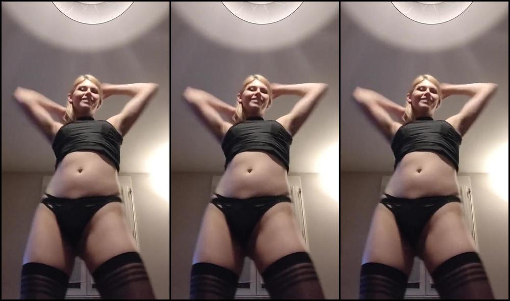 Watch Onlyfans' video Tiens Toi Bien Chevalier: Femdom mistress with a kinky twist!