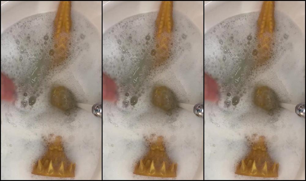 Miss Fetilicious takes a bath and enjoys some steamy sex with Nick named Mfetilicious