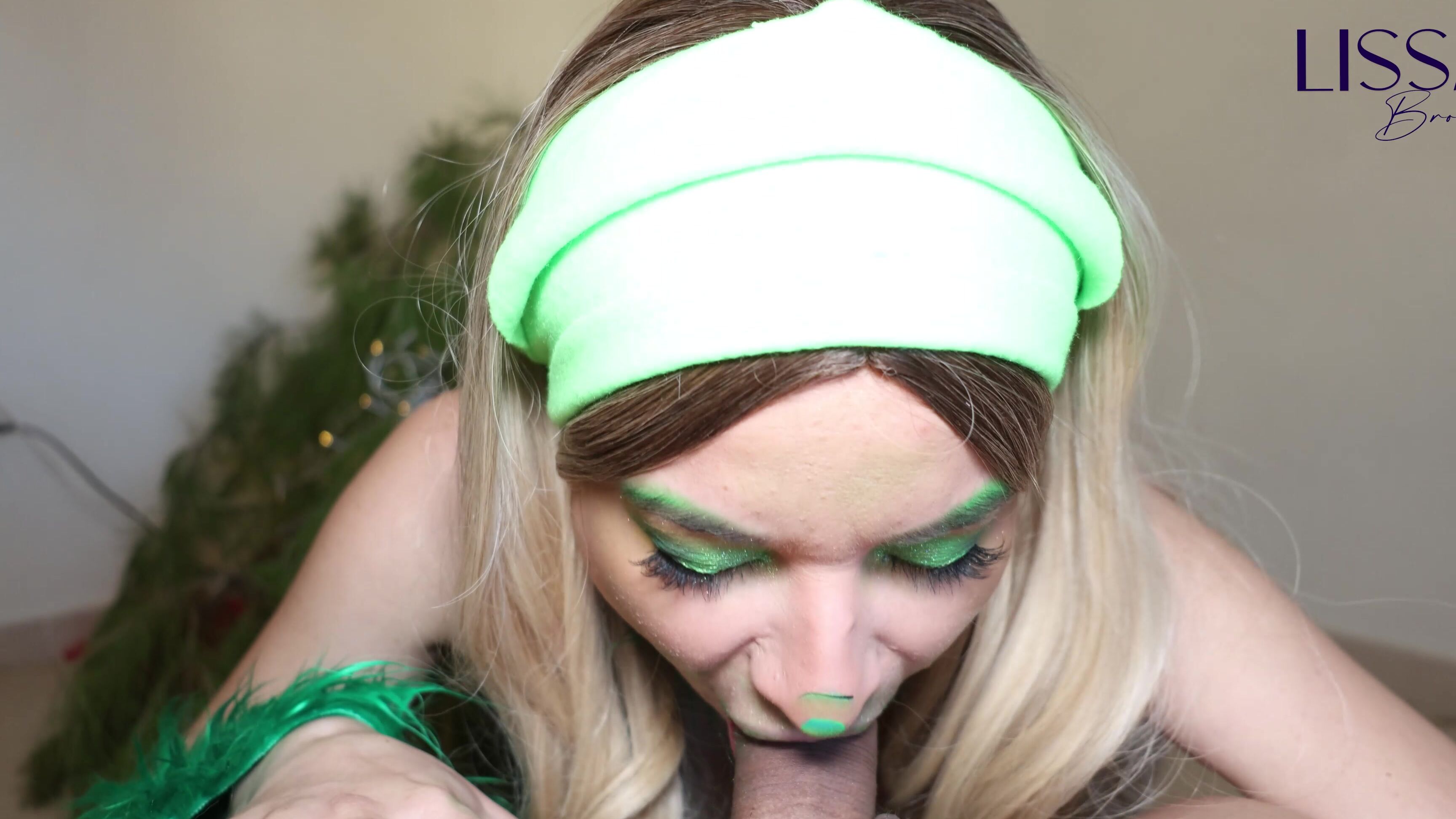 Lissa Brown The Sexy Grinch Sucks My Dick Until I Cum On Her Face