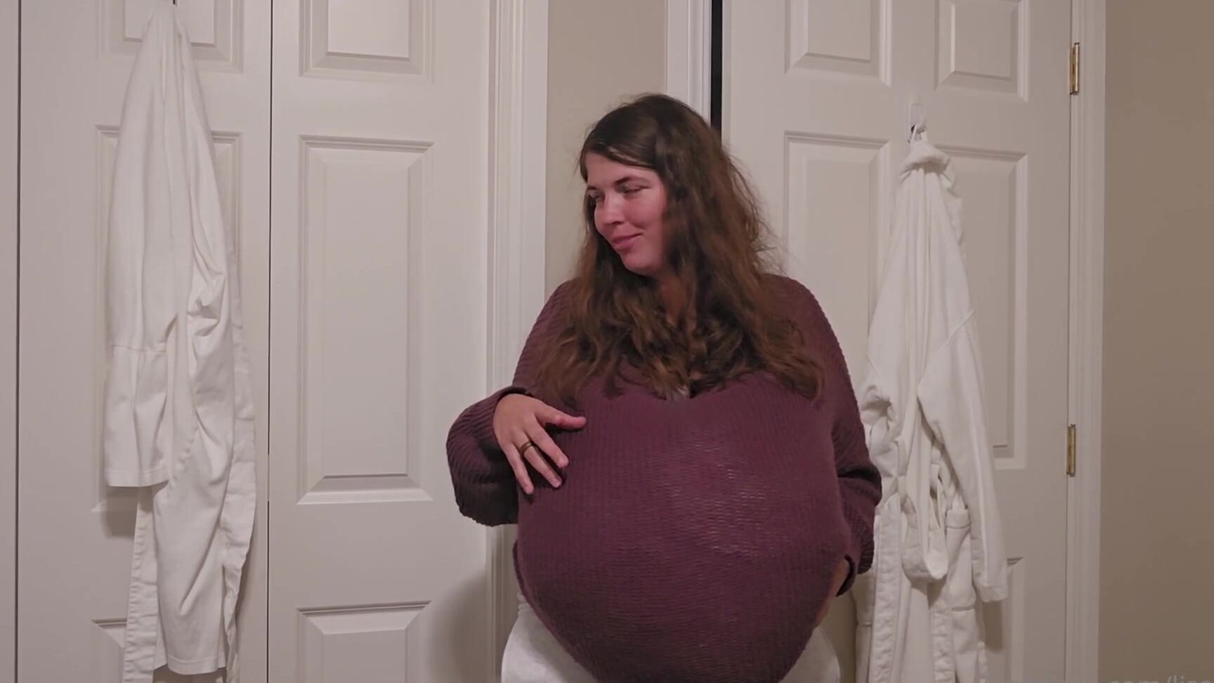 Lisa Asmr is a naughty babe who loves to devour everything in sight