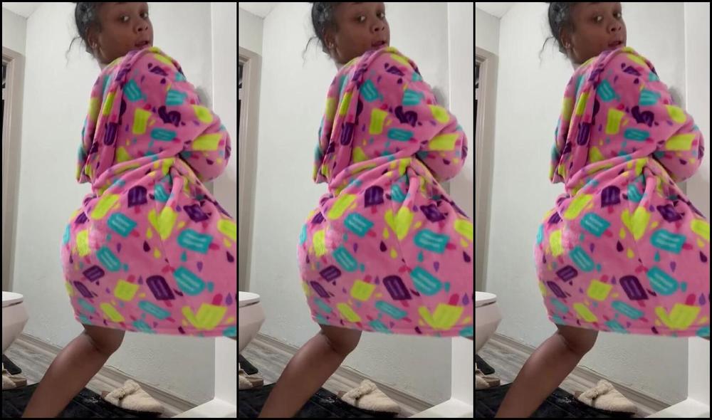 Fungirl606 dominates Lil Shower with feet play and masturbation