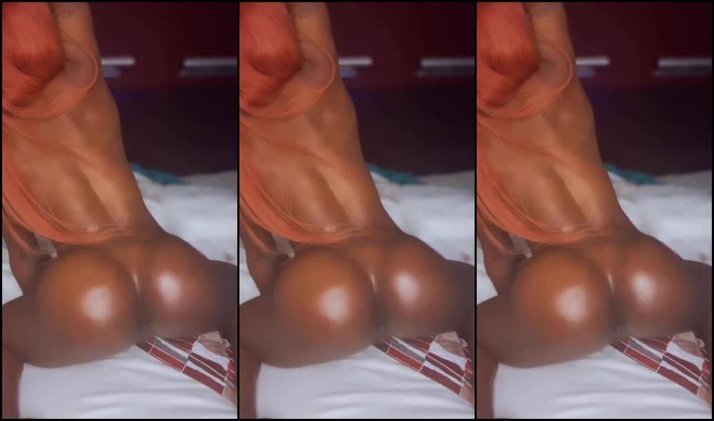 Brownieeezcakes dominates and humiliates in a steamy femdom session