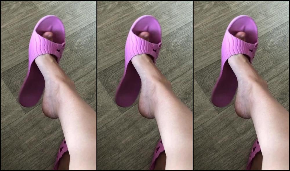 Kathrynne Feetgoddess makes her sub worship her feet in this Onlyfans video