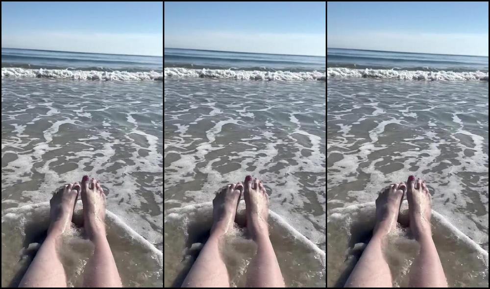 Peppermint Giantess Nicknamed Peppermintgiantess 09 29 2025 Onlyfans Video Come Chill With Me At The Waters Edge On The Beach Waves Crashing Long Legs Big