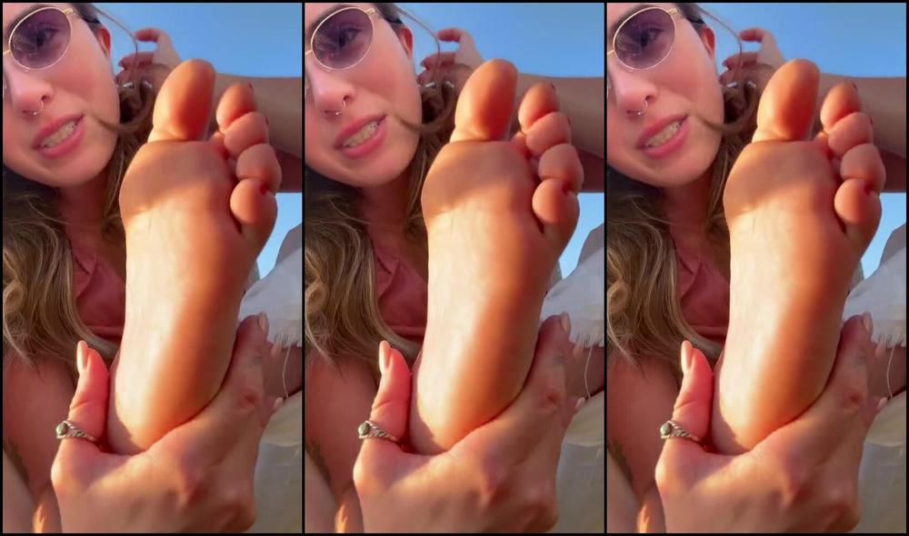 Onlyfans - Nicknamed Moringapazz - Begs for your hard cock in this hot femdom video