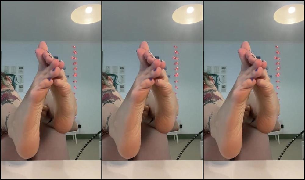 Heidiv Nicknamed Heidiv 12 30 2024 Onlyfans Video My Feet Are So Fucking Cute Teasevideo Feet Toes Soles Tease