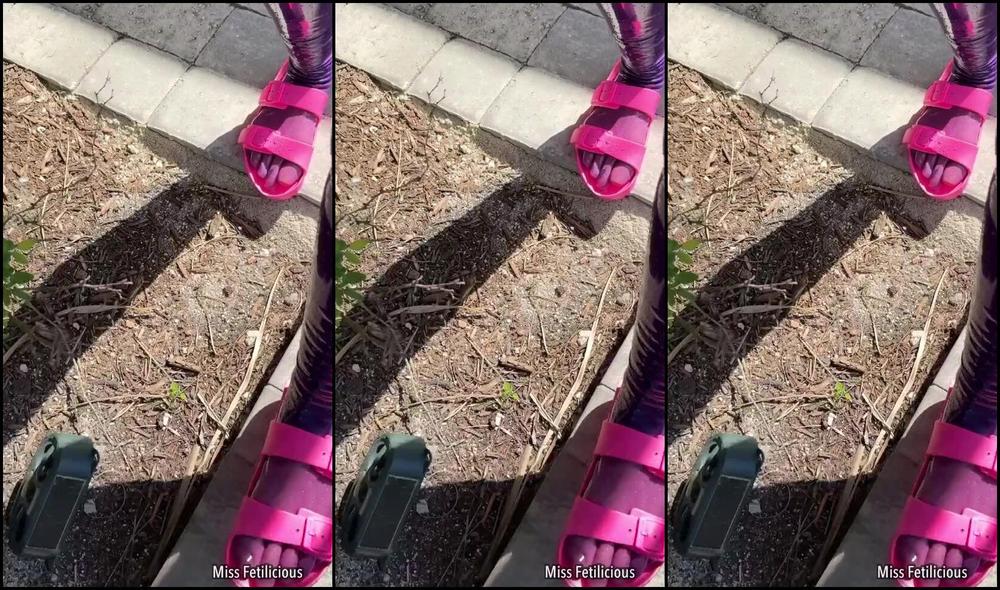 Miss Fetilicious Nicknamed Mfetilicious gets tan and asks why she's not tan after 2 weeks in Florida