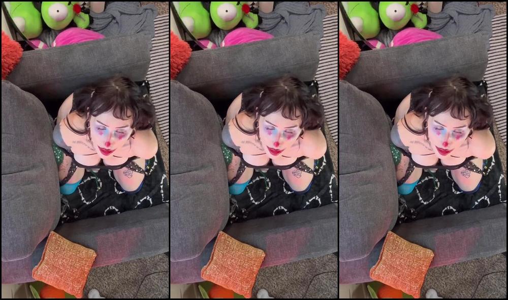 Showbobsjpg Nicknamed Showbobsjpg 10 28 2024 Onlyfans Video Since Halloween Is This Week Its Only Right I Treat You To A Little Clown Porn