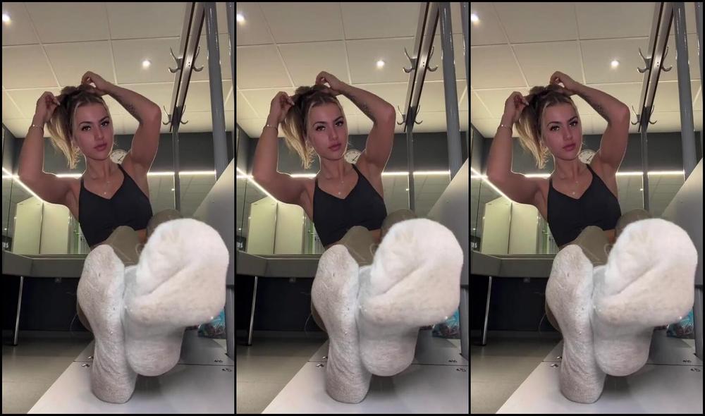 Bellayourgod's changing room solo - Femdom fetish with feet, Bellasyourgod 02052026