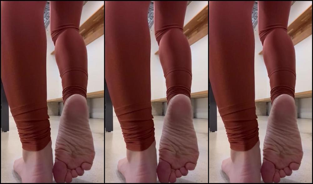 Joyfullfeet Nicknamed Joyfullfeet 03 19 2024 Onlyfans Video Busy With Work Over Here So Quick Minute And A Half From The Studio