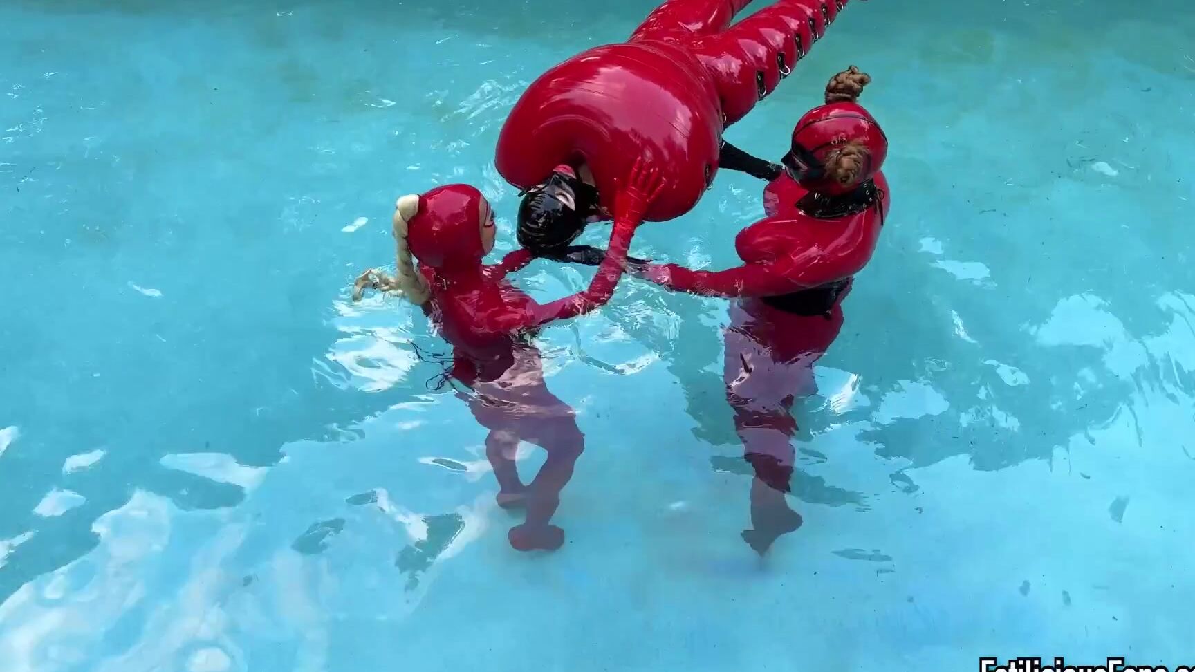 Miss Fetilicious & Lola Unwind: A Steamy Threesome with Onlyfans