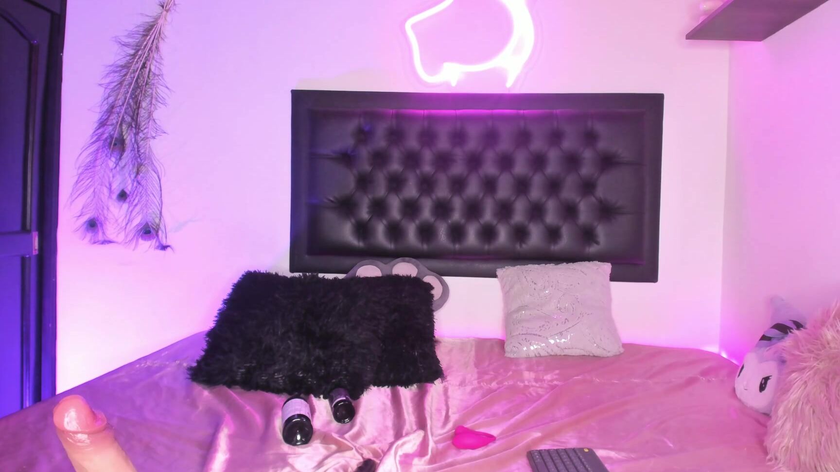 Melted Chocolate gets her tight ass pounded with dildos and orgasms