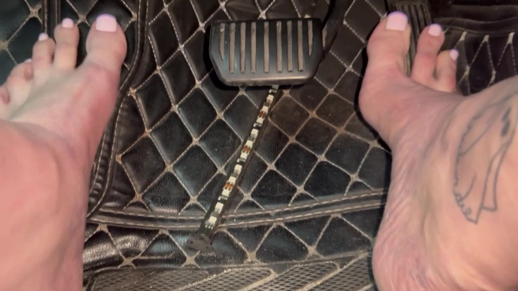 Peppermint Giantess Nicknamed Peppermintgiantess 08 15 2025 Onlyfans Video Playing With Angles