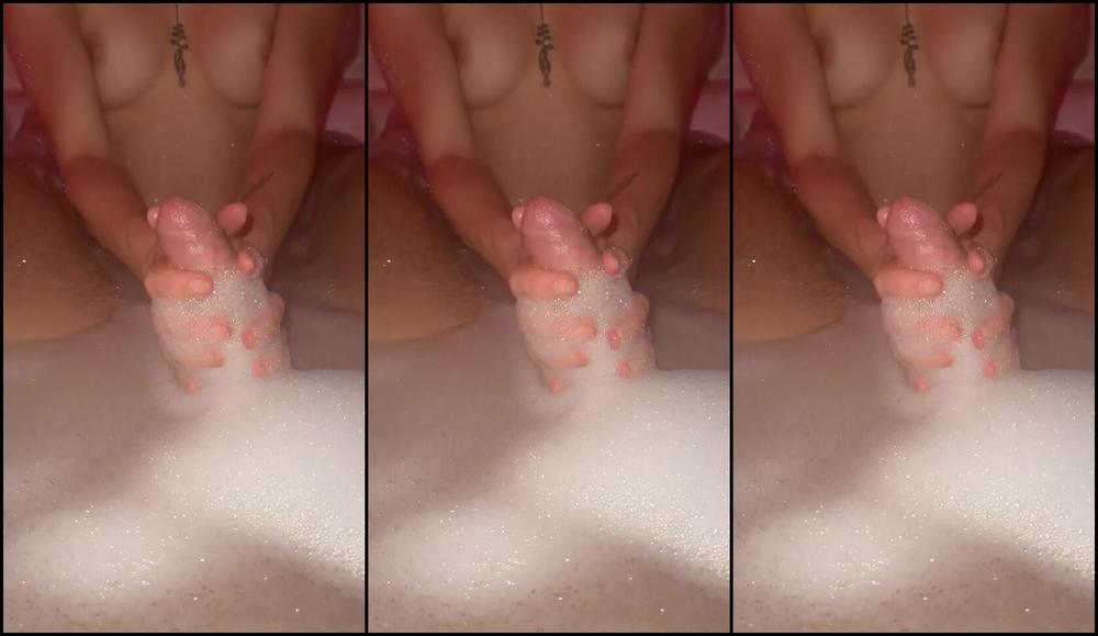 Onlyfans: Full video of our Bath time with our mistress, Lolawoo