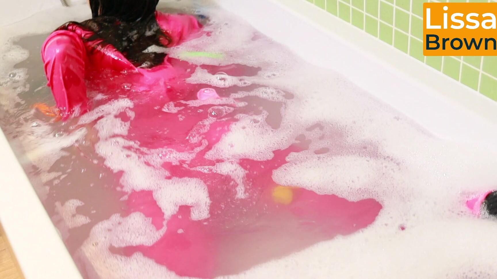 Lissa Brown Pink Pijamas In Bubble Bath And Balloon