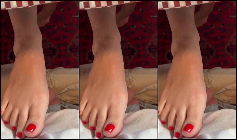 Coco Mars & Onlyfans: Coco Mars & Onlyfans: Coco Mars: Onlyfans Footsieunder the table at thanksgiving