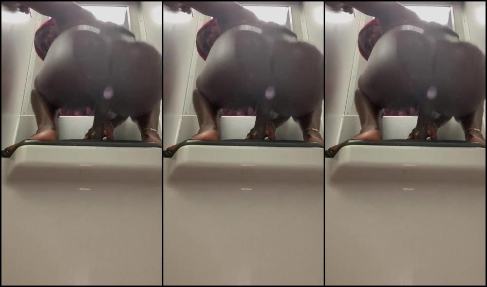 Watch Brownieeezcakes ride and squirt while dominating in femdom onlyfans video