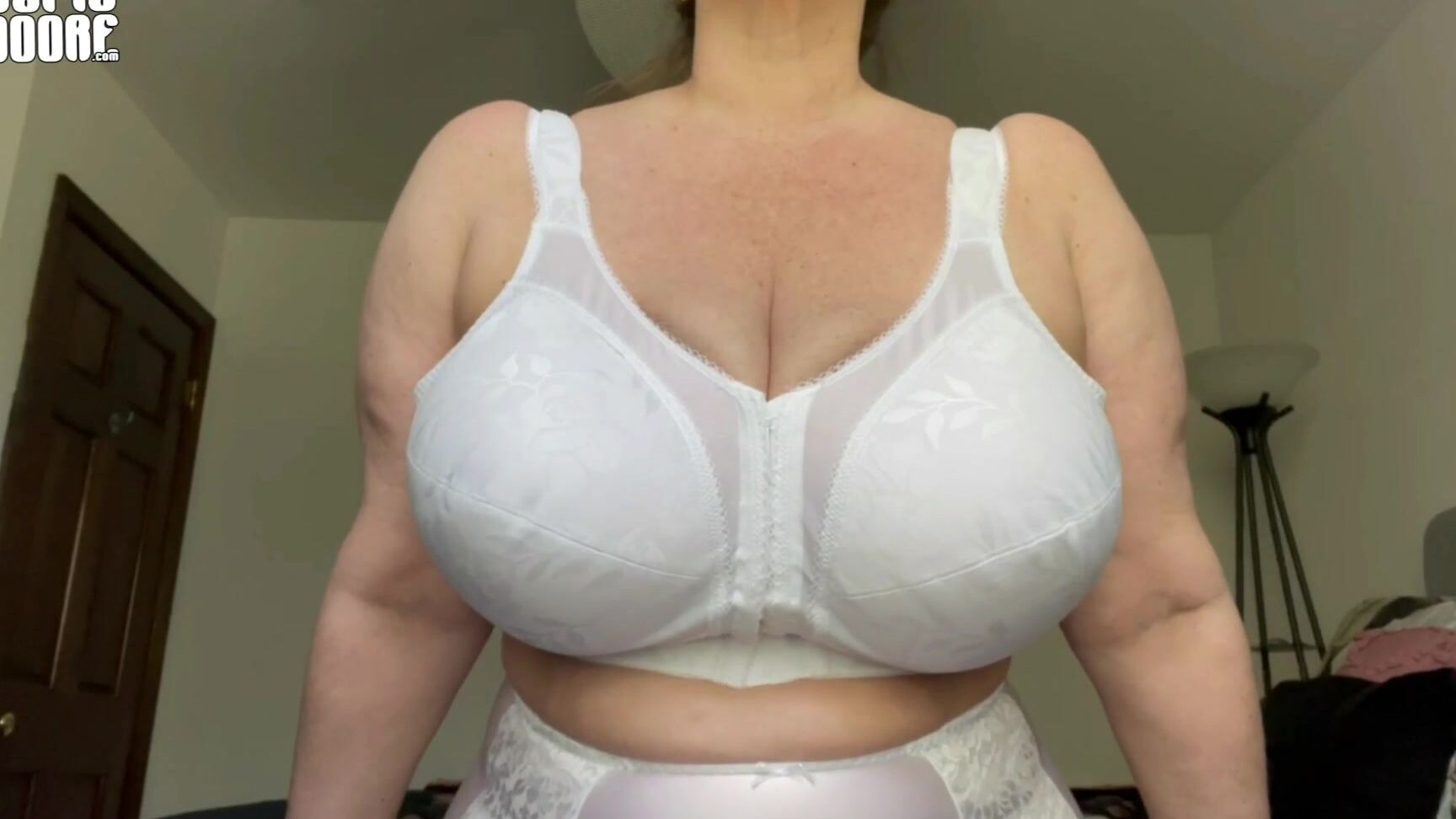 "Maria Moore" brafetish, domination, hugeboobs, mommyroleplay, taboo Mommy Maria Teases You With Her Bra Manyvids