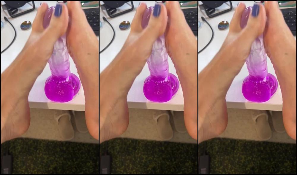 Heidiv Nicknamed Heidiv 12 17 2024 Onlyfans Video For Me Feet Lovers Is That You Teasevideo Dildo Footjob Feet Pussy Bush Hairy Crotchless