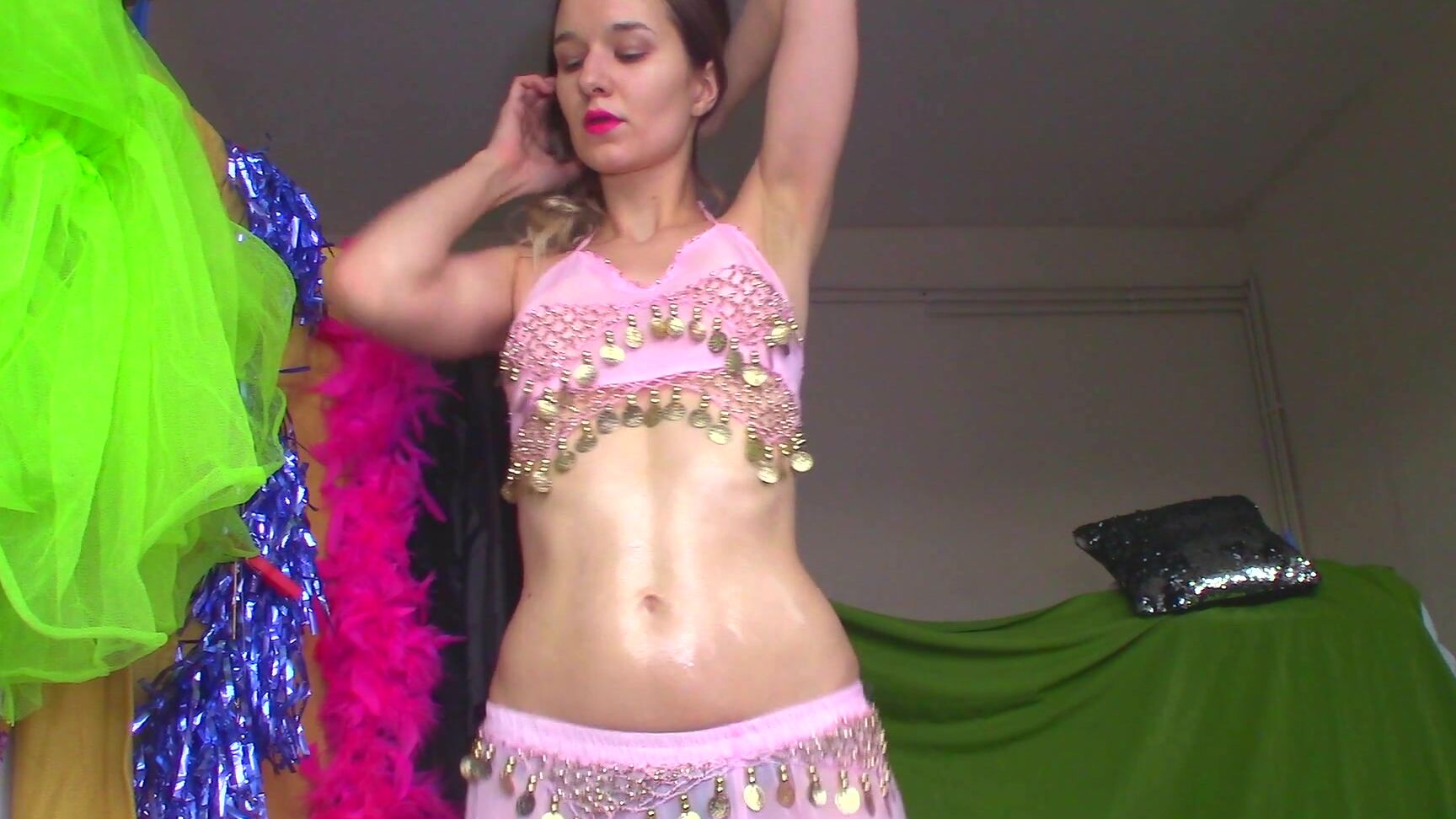 Goddess Vanessa's belly fetish will make you lose control!