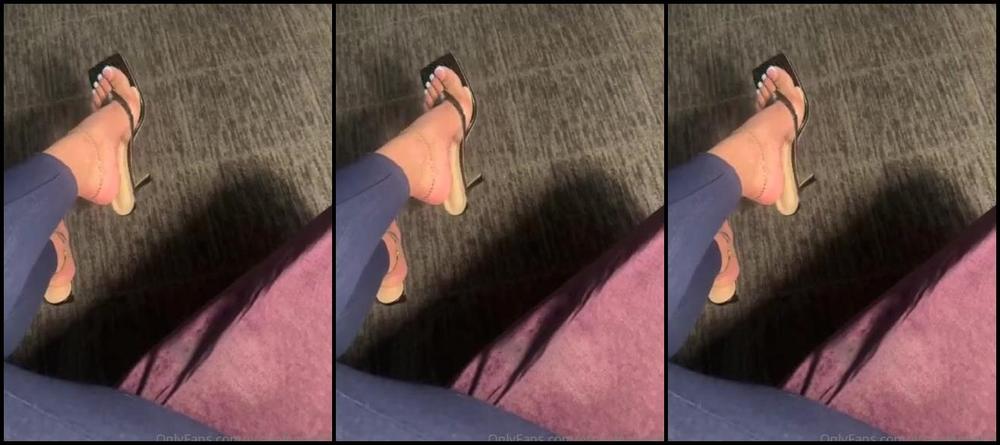 Queen Bella Nicknamed Erotichigharchs 02:05:20 - Onlyfans video - Stroking my pretty feet to your satisfaction