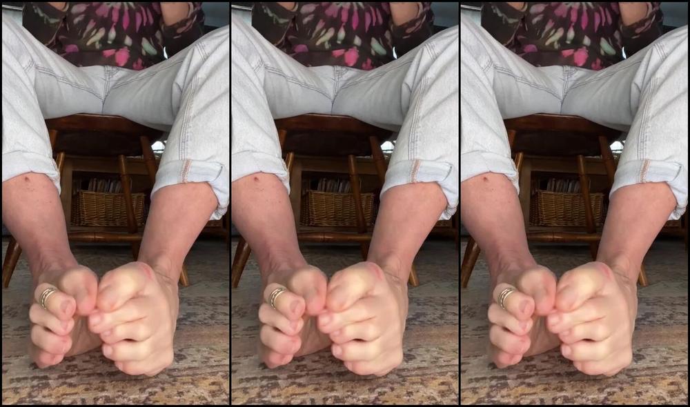 Watch Funkfyfeetgurl5150's Onlyfans Video: A steamy, toe curling, toe fucking adventure