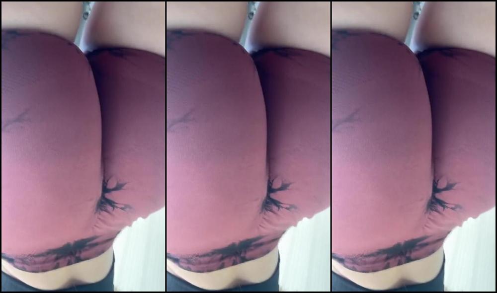 Onlyfans Exclusive: Riannekeene gives a kinky femdom treat to her submissive subs on camera