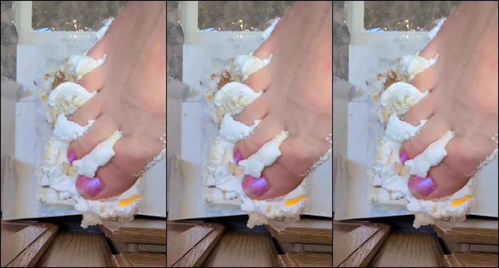 KittyUV gets kinky with her soles and food in this wetandmessy footfetish frenzy!