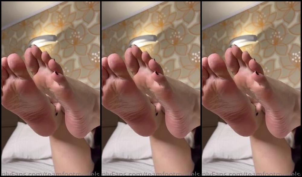 I love getting my sweaty feet licked while I help Onlyfans Want To Smell My Sweaty Socks and then help me lick them