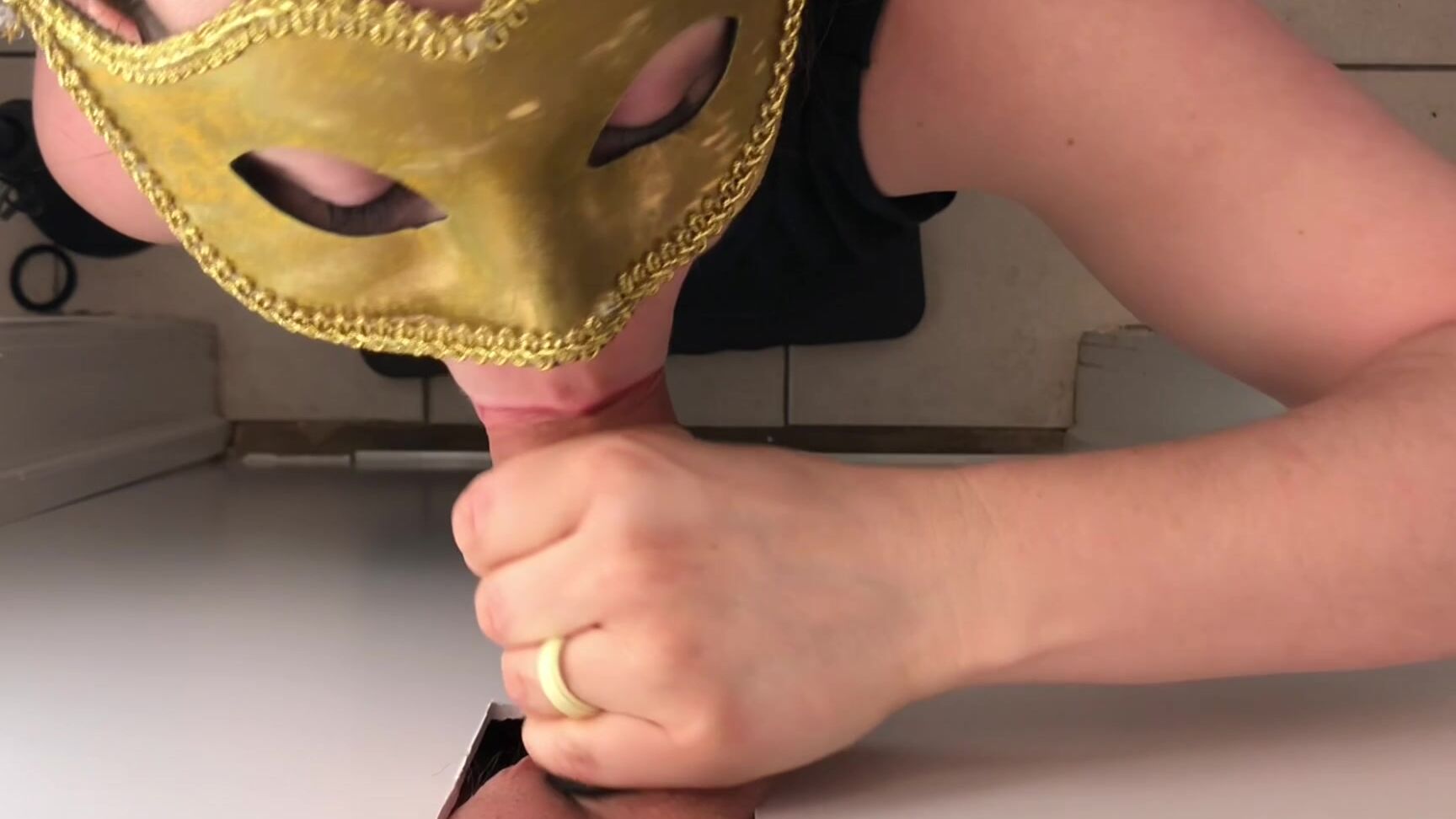 Amateur Hotwife Ass cheats on her husband with stranger in hotwife gloryhole