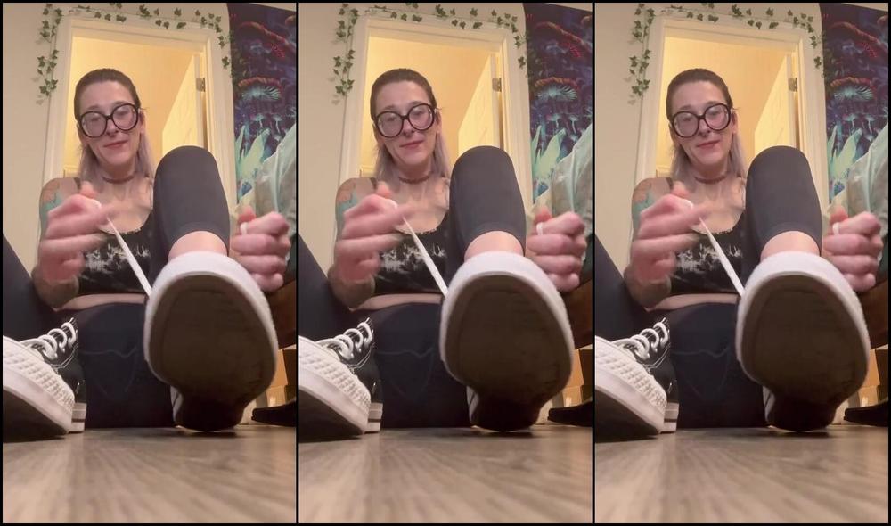 Peppermint Giantess Nicknamed Peppermintgiantess 09 08 2025 Onlyfans Video New Pair Of Chucks From A Fan