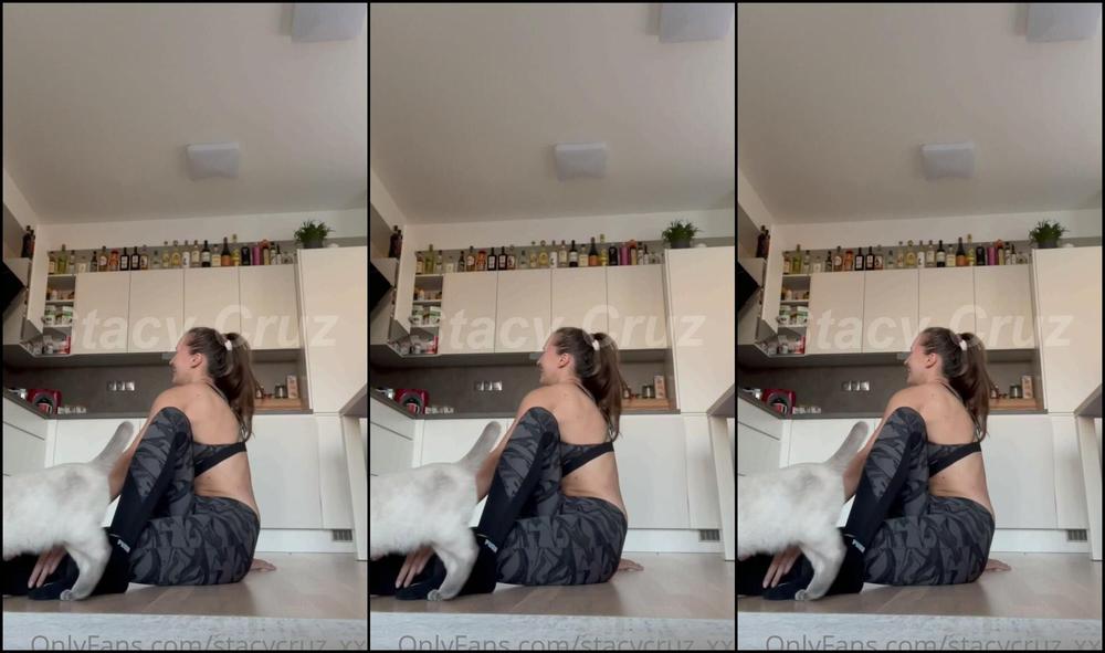 Stacycruz Xxx Stretching Before Run